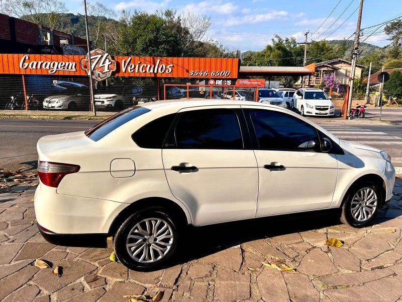 GRAND SIENA 1.6 MPI ESSENCE 16V FLEX 4P MANUAL - 2017 - TRêS COROAS