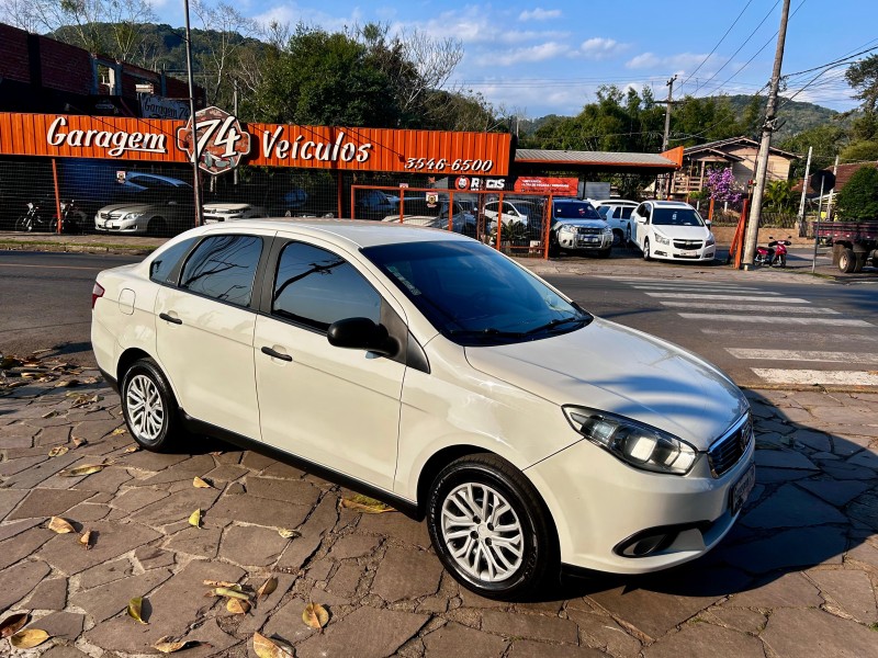 GRAND SIENA 1.6 MPI ESSENCE 16V FLEX 4P MANUAL - 2017 - TRêS COROAS