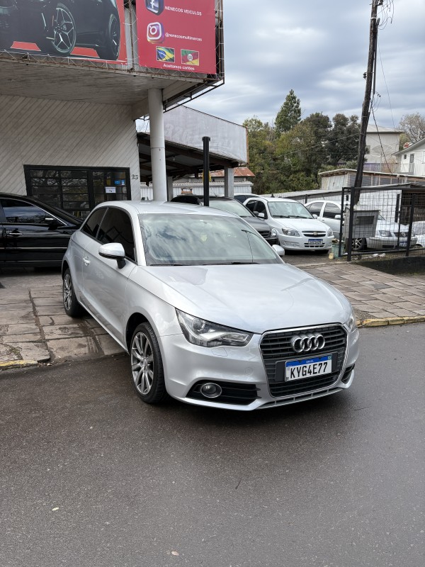 A1 1.4 TFSI ATTRACTION 16V 122CV GASOLINA 4P AUTOMÁTICO - 2011 - FARROUPILHA