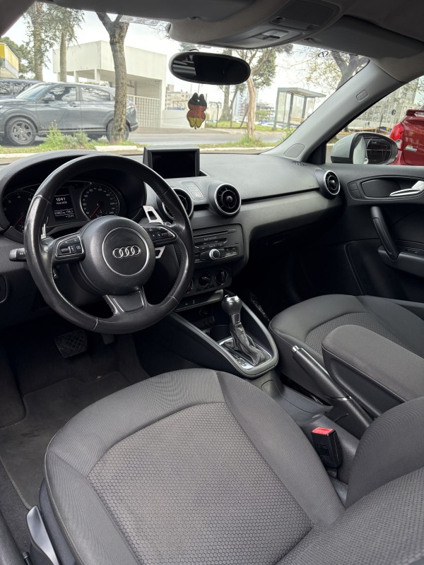 A1 1.4 TFSI ATTRACTION 16V 122CV GASOLINA 4P AUTOMÁTICO - 2011 - FARROUPILHA