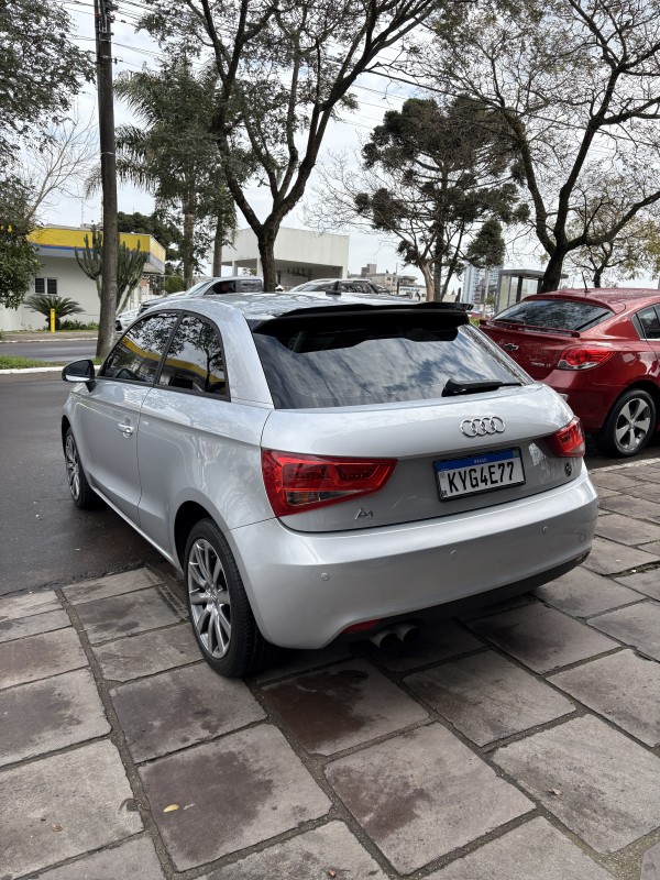 A1 1.4 TFSI ATTRACTION 16V 122CV GASOLINA 4P AUTOMÁTICO - 2011 - FARROUPILHA