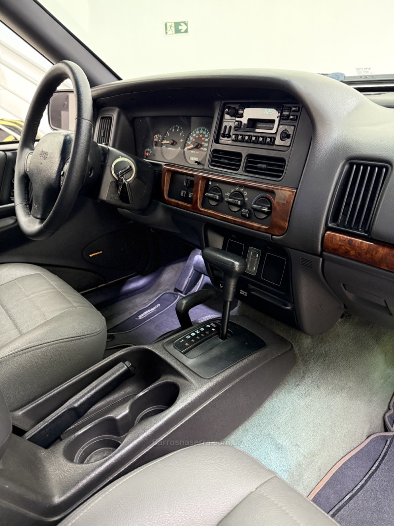 GRAND CHEROKEE 4.0 LAREDO 4X4 6I 12V GASOLINA 4P AUTOMÁTICO - 1998 - BENTO GONçALVES