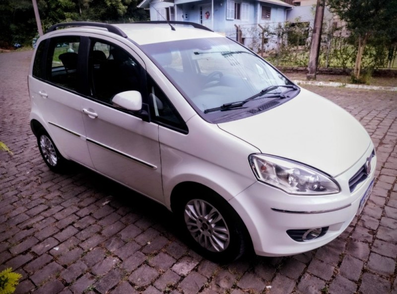 IDEA 1.6 MPI ESSENCE 16V FLEX 4P MANUAL - 2013 - FARROUPILHA