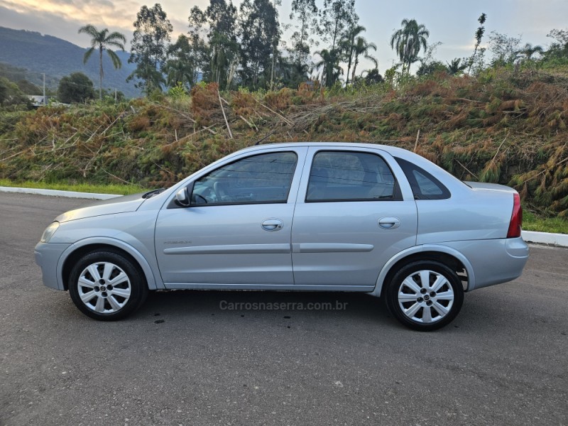 CORSA 1.4 MPFI PREMIUM SEDAN 8V FLEX 4P MANUAL - 2009 - PICADA CAFé