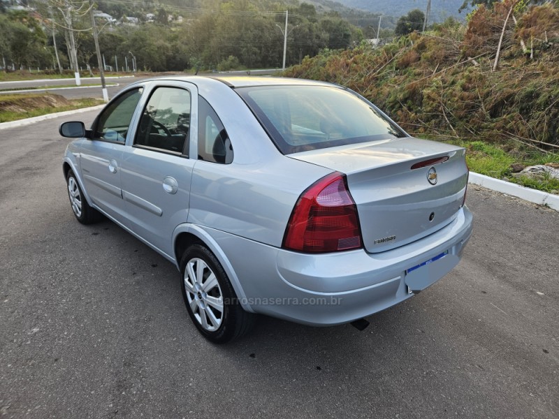 CORSA 1.4 MPFI PREMIUM SEDAN 8V FLEX 4P MANUAL - 2009 - PICADA CAFé