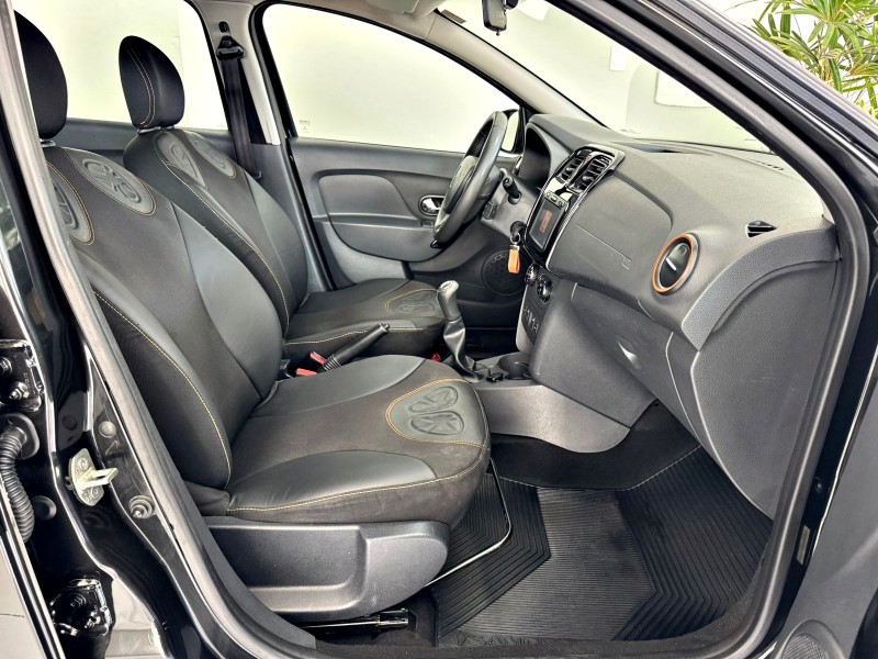 SANDERO 1.6 STEPWAY 8V FLEX 4P MANUAL - 2015 - CAXIAS DO SUL