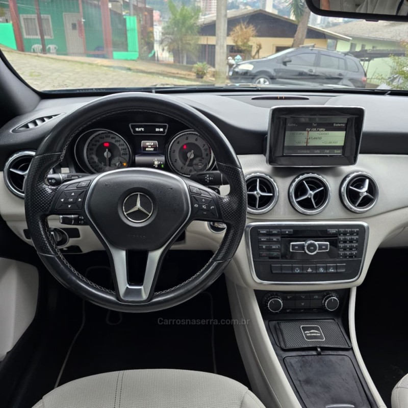 GLA 200 1.6 CGI VISION BLACK EDITION 16V TURBO FLEX 4P AUTOMÁTICO - 2015 - CAXIAS DO SUL