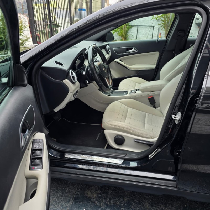 GLA 200 1.6 CGI VISION BLACK EDITION 16V TURBO FLEX 4P AUTOMÁTICO - 2015 - CAXIAS DO SUL