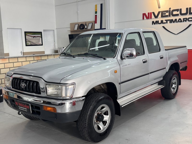 HILUX 3.0 SR 4X4 CD 8V DIESEL 4P MANUAL - 2003 - CAXIAS DO SUL