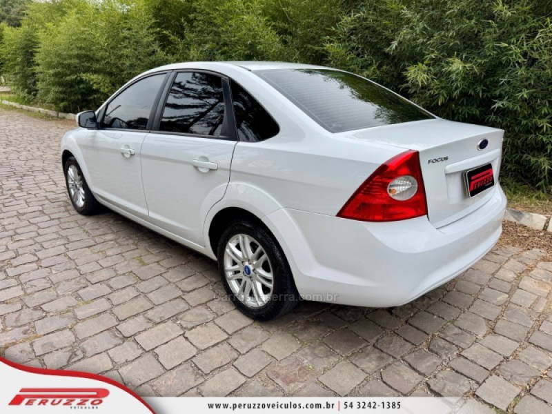 FOCUS 2.0 GLX SEDAN 16V FLEX 4P MANUAL - 2013 - NOVA PRATA