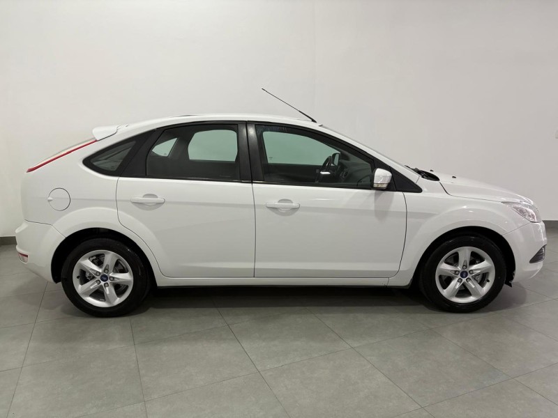 FOCUS 1.6 SE 16V FLEX 4P MANUAL - 2013 - FARROUPILHA