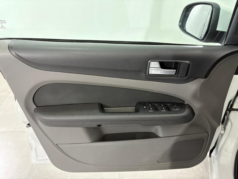 FOCUS 1.6 SE 16V FLEX 4P MANUAL - 2013 - FARROUPILHA