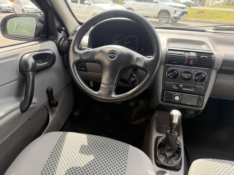 CORSA 1.0 MPFI CLASSIC SEDAN LIFE 8V FLEX 4P MANUAL - 2010 - FARROUPILHA