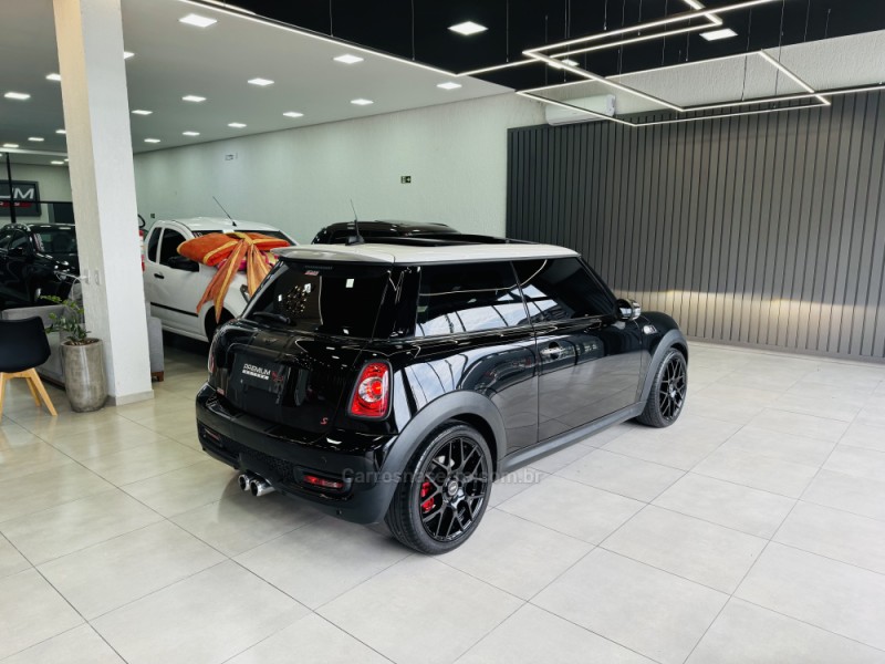 COOPER 1.6 S 16V TURBO GASOLINA 2P AUTOMÁTICO - 2013 - DOIS IRMãOS