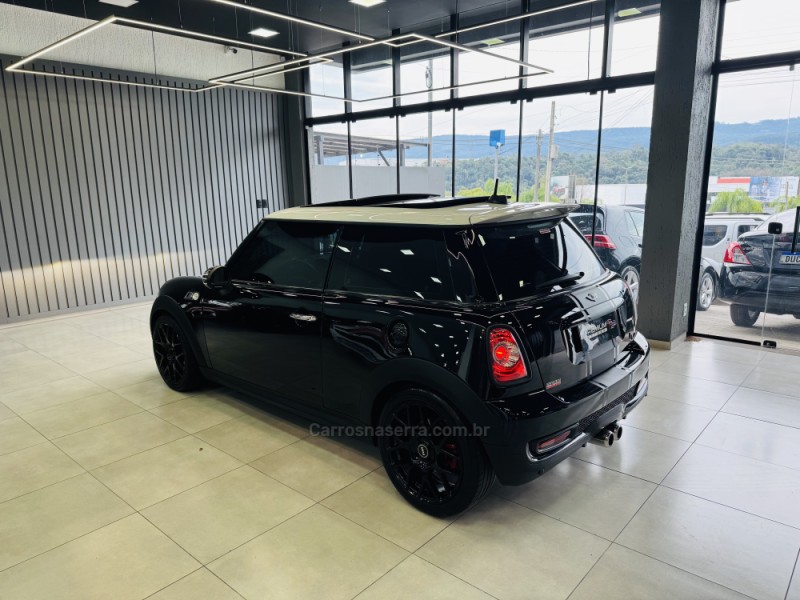 COOPER 1.6 S 16V TURBO GASOLINA 2P AUTOMÁTICO - 2013 - DOIS IRMãOS