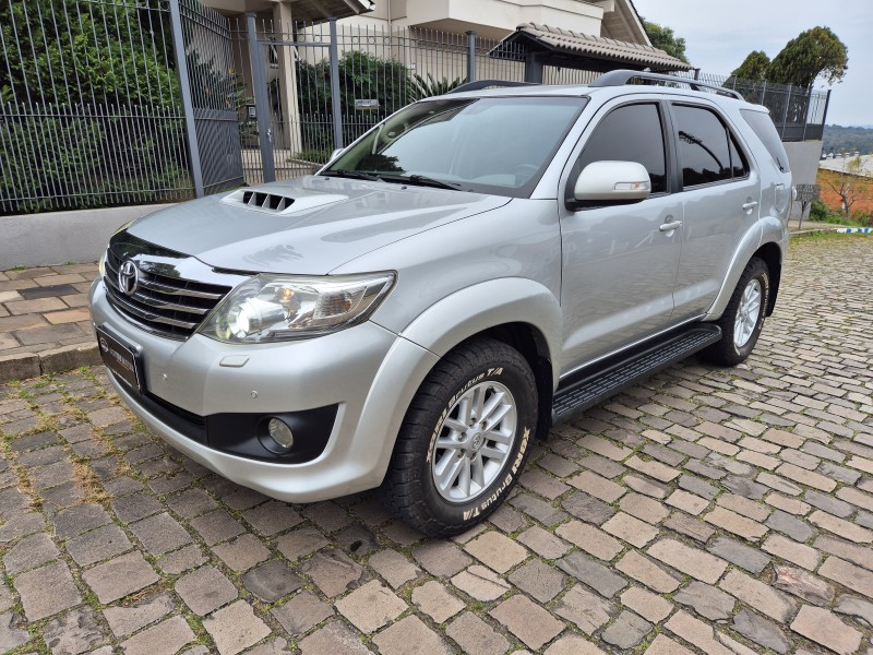 hilux sw4 3.0 srv 4x4 7 lugares 16v turbo intercooler diesel 4p automatico 2013 bento goncalves