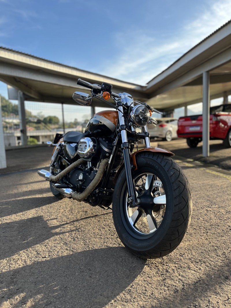 SPORTSTER 1200 CUSTOM - 2015 - BOM PRINCíPIO