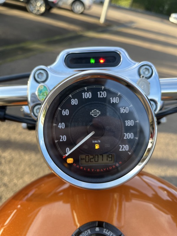 SPORTSTER 1200 CUSTOM - 2015 - BOM PRINCíPIO