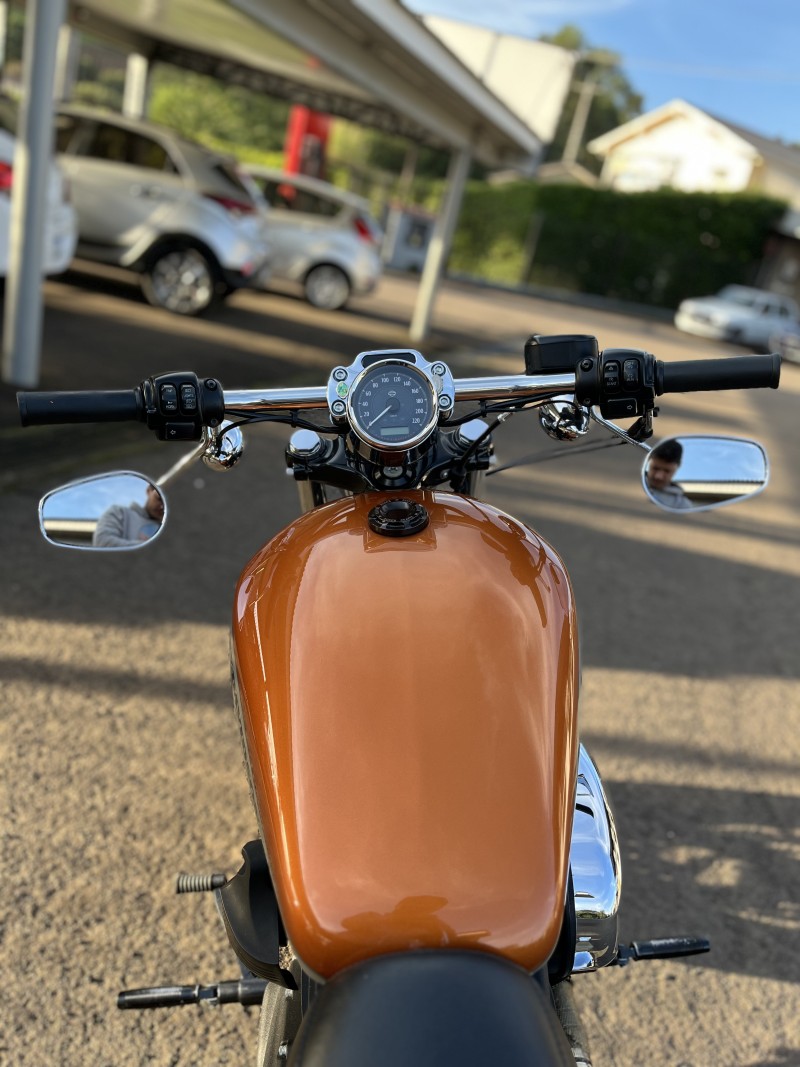 SPORTSTER 1200 CUSTOM - 2015 - BOM PRINCíPIO
