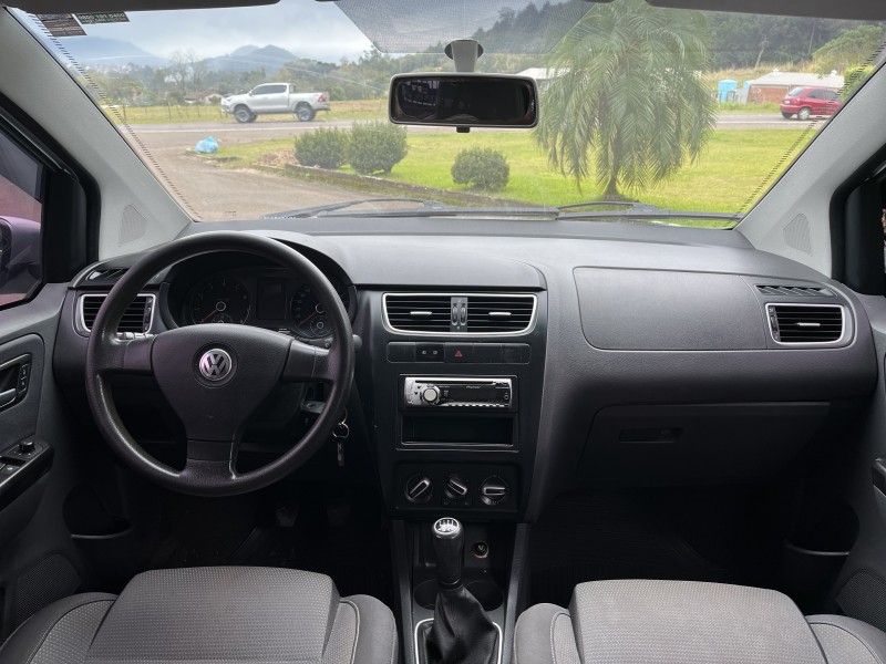 SPACEFOX 1.6 MI 8V FLEX 4P MANUAL - 2011 - BOM PRINCíPIO