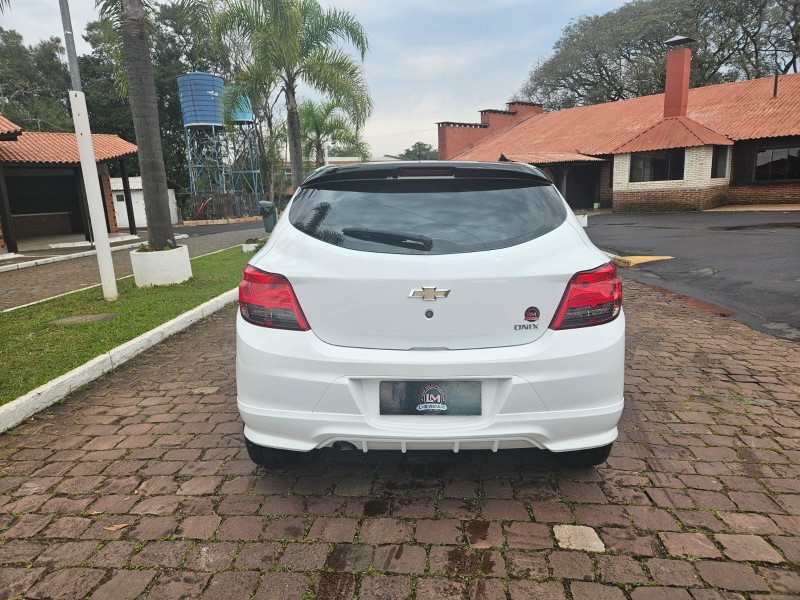 ONIX 1.4 MPFI EFFECT 8V FLEX 4P MANUAL - 2016 - VENâNCIO AIRES