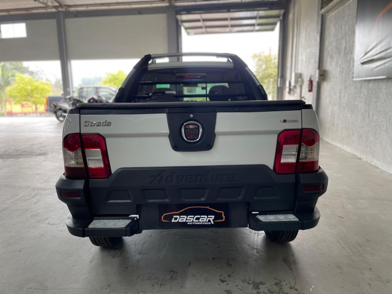 STRADA 1.8 MPI ADVENTURE CE 8V FLEX 2P MANUAL - 2010 - BOM PRINCíPIO