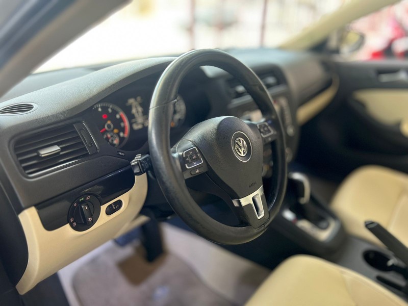JETTA 2.0 COMFORTLINE FLEX 4P TIPTRONIC - 2013 - CAXIAS DO SUL