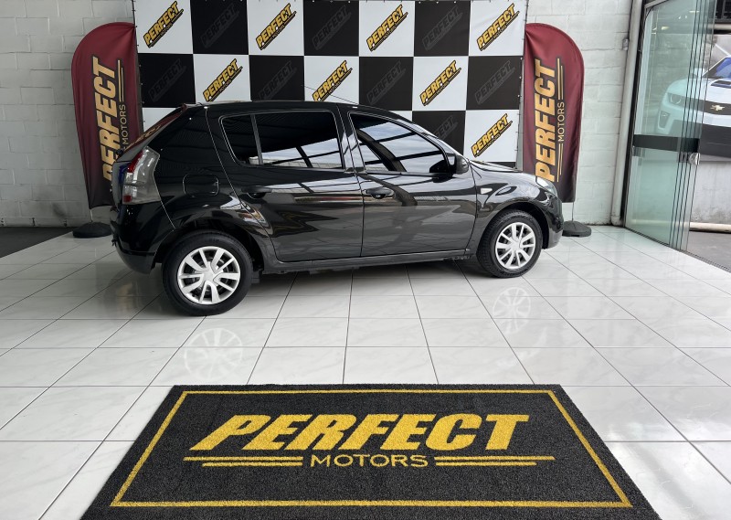 SANDERO 1.0 EXPRESSION 16V FLEX 4P MANUAL - 2014 - PORTãO