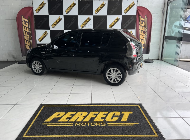 SANDERO 1.0 EXPRESSION 16V FLEX 4P MANUAL - 2014 - PORTãO