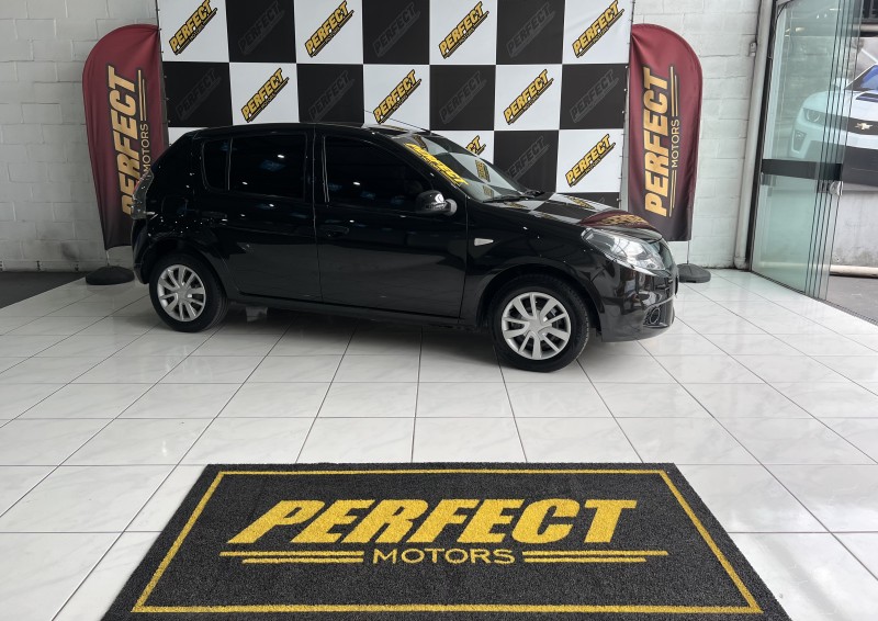 SANDERO 1.0 EXPRESSION 16V FLEX 4P MANUAL - 2014 - PORTãO