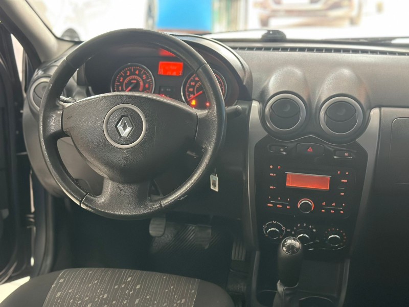 LOGAN 1.6 EXPRESSION 8V HI-FLEX 4P MANUAL - 2013 - CAXIAS DO SUL