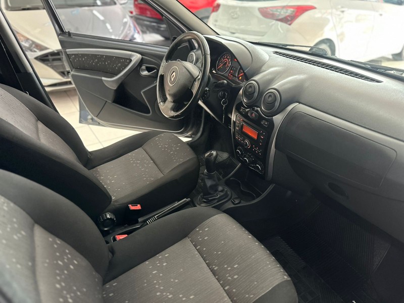 LOGAN 1.6 EXPRESSION 8V HI-FLEX 4P MANUAL - 2013 - CAXIAS DO SUL