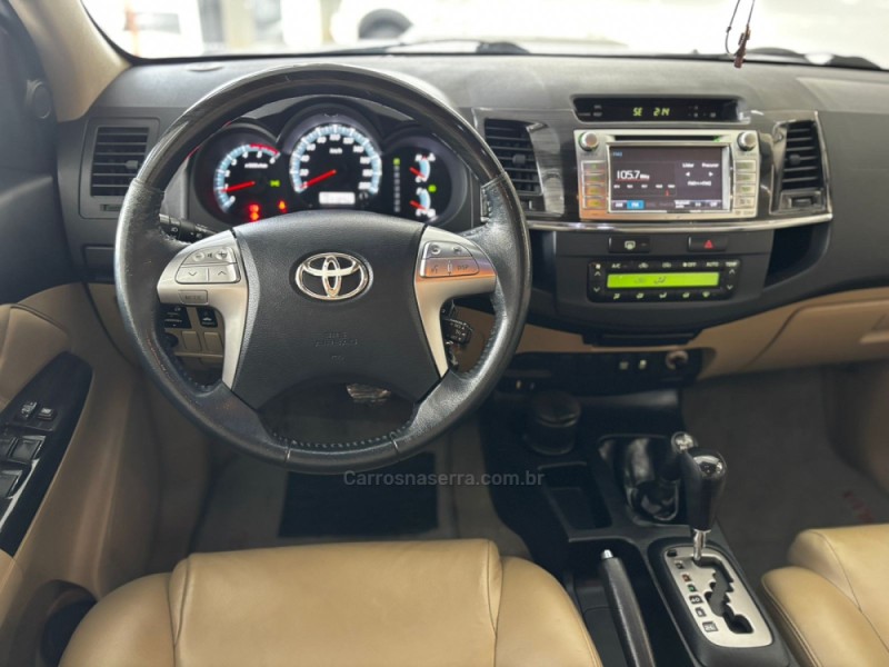HILUX SW4 3.0 SRV 4X4 7 LUGARES 16V TURBO INTERCOOLER DIESEL 4P AUTOMÁTICO - 2014 - CAXIAS DO SUL