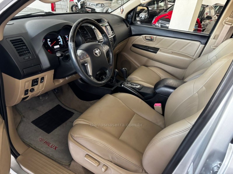 HILUX SW4 3.0 SRV 4X4 7 LUGARES 16V TURBO INTERCOOLER DIESEL 4P AUTOMÁTICO - 2014 - CAXIAS DO SUL