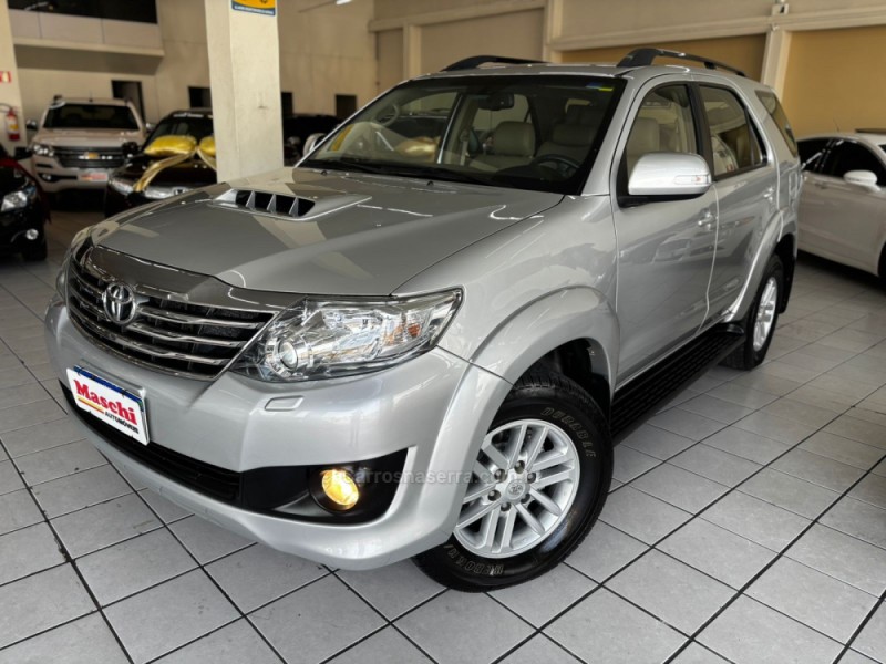 hilux sw4 3.0 srv 4x4 7 lugares 16v turbo intercooler diesel 4p automatico 2014 caxias do sul