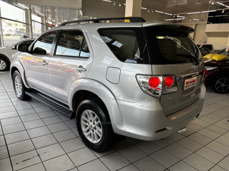 HILUX SW4 3.0 SRV 4X4 7 LUGARES 16V TURBO INTERCOOLER DIESEL 4P AUTOMÁTICO - 2014 - CAXIAS DO SUL