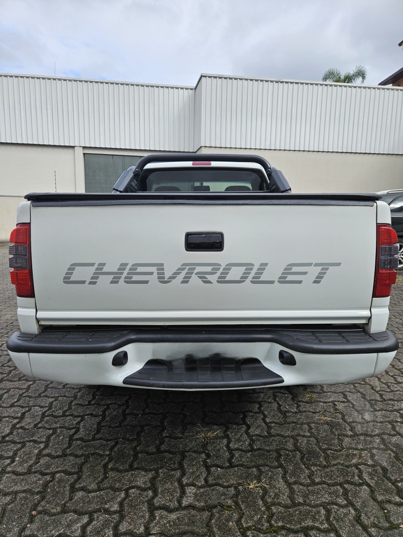 S10 2.4 MPFI 4X2 CS 8V GASOLINA 2P MANUAL - 2002 - FARROUPILHA