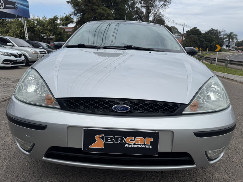 FOCUS 2.0 GHIA 16V GASOLINA 4P MANUAL - 2004 - DOIS IRMãOS