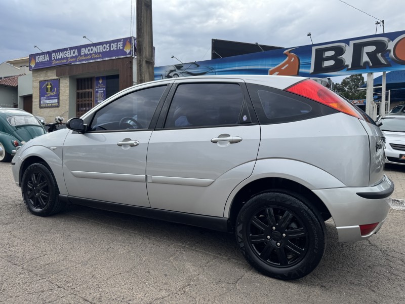 FOCUS 2.0 GHIA 16V GASOLINA 4P MANUAL - 2004 - DOIS IRMãOS