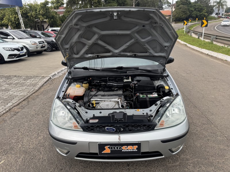 FOCUS 2.0 GHIA 16V GASOLINA 4P MANUAL - 2004 - DOIS IRMãOS