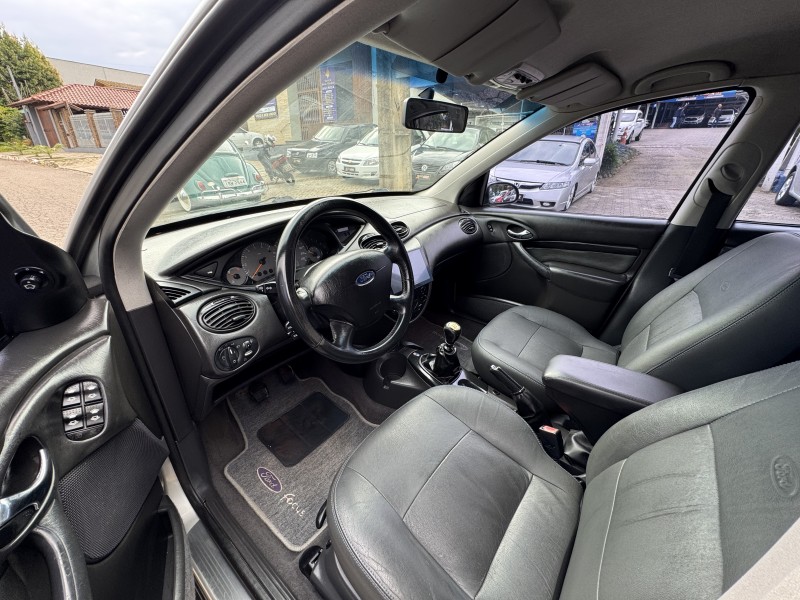 FOCUS 2.0 GHIA 16V GASOLINA 4P MANUAL - 2004 - DOIS IRMãOS
