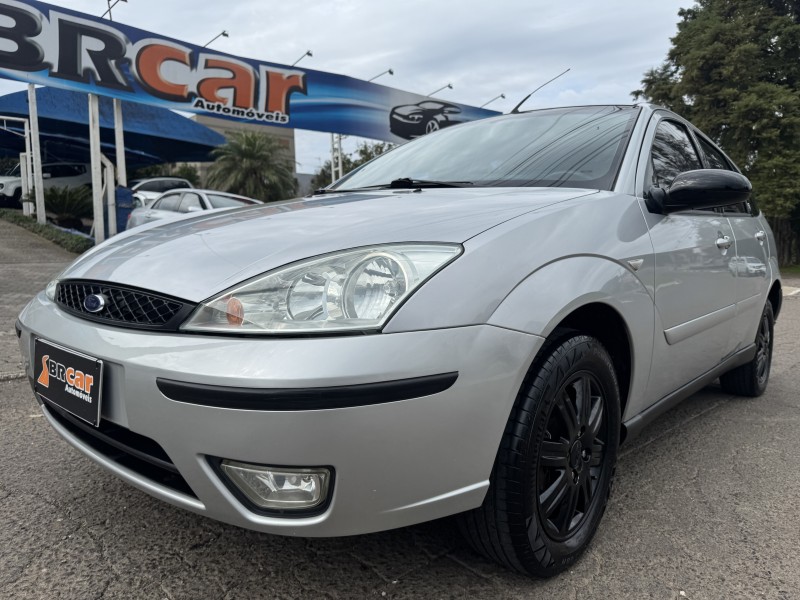 focus 2.0 ghia 16v gasolina 4p manual 2004 dois irmaos