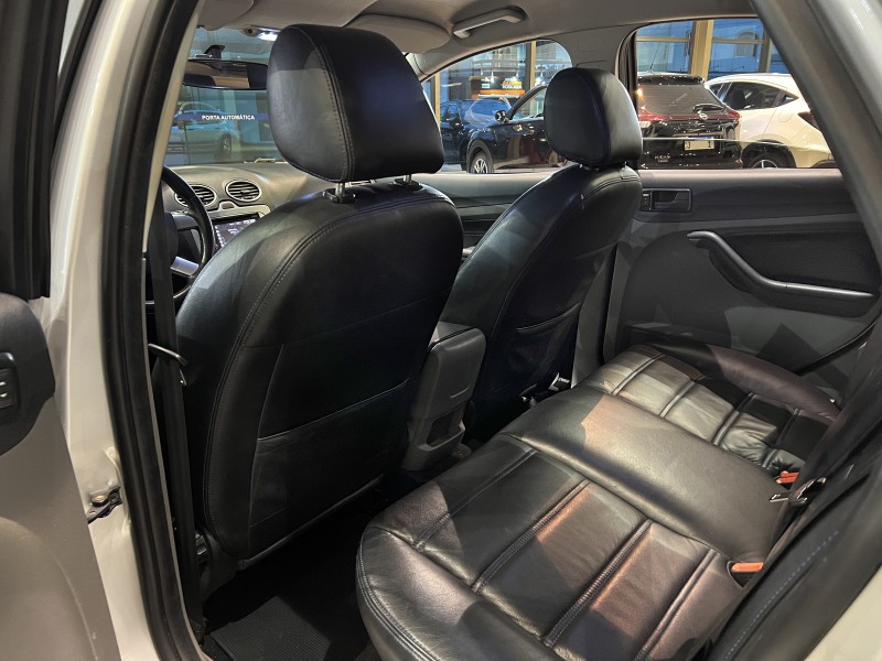 FOCUS 1.6 GLX 16V FLEX 4P MANUAL - 2013 - FARROUPILHA