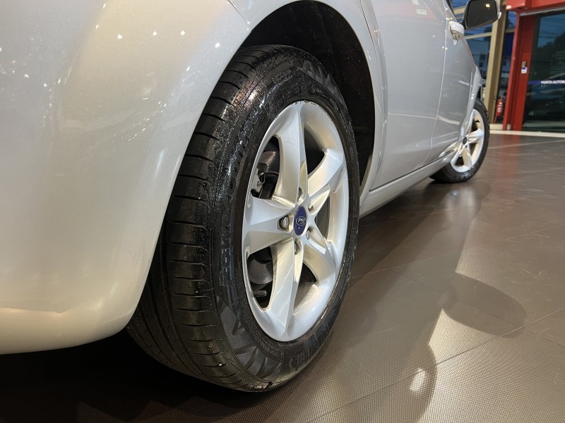 FOCUS 1.6 GLX 16V FLEX 4P MANUAL - 2013 - FARROUPILHA