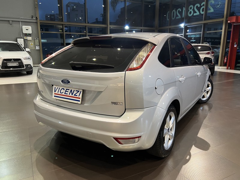 FOCUS 1.6 GLX 16V FLEX 4P MANUAL - 2013 - FARROUPILHA