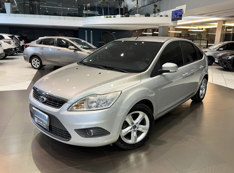 FOCUS 1.6 GLX 16V FLEX 4P MANUAL - 2013 - FARROUPILHA