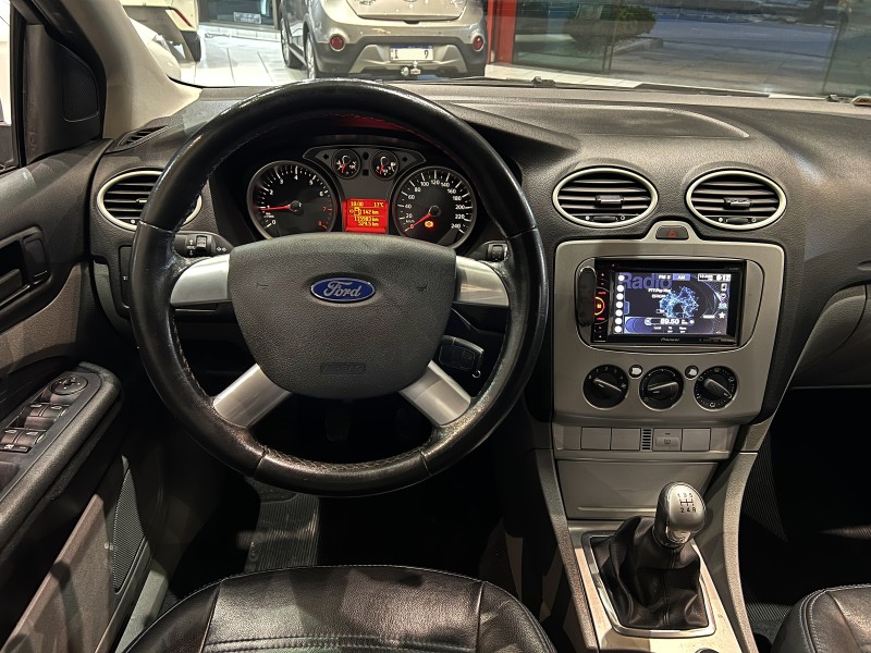 FOCUS 1.6 GLX 16V FLEX 4P MANUAL - 2013 - FARROUPILHA