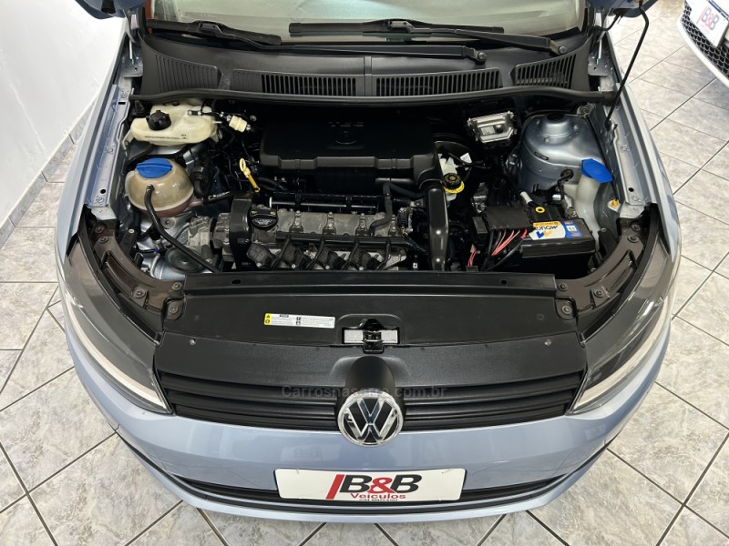 FOX 1.0 MI TRENDLINE 8V FLEX 4P MANUAL - 2015 - NOVA PRATA