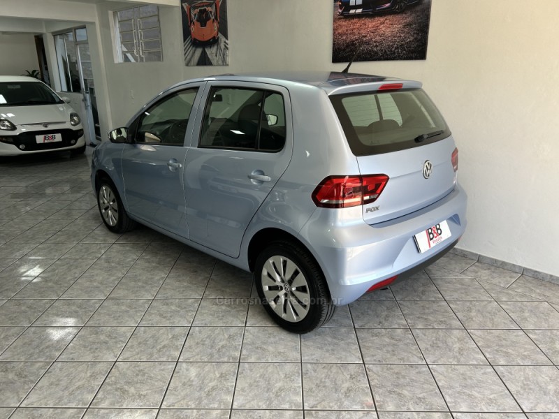 FOX 1.0 MI TRENDLINE 8V FLEX 4P MANUAL - 2015 - NOVA PRATA