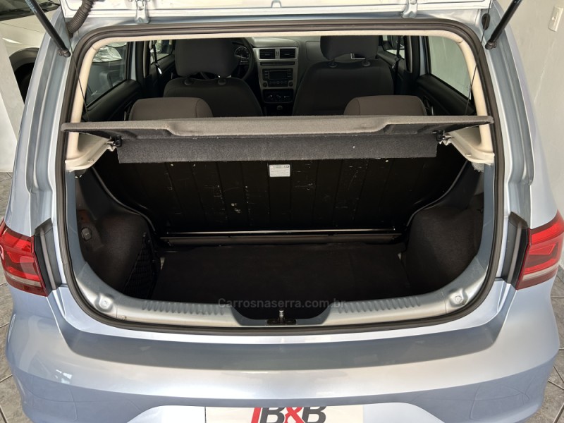 FOX 1.0 MI TRENDLINE 8V FLEX 4P MANUAL - 2015 - NOVA PRATA